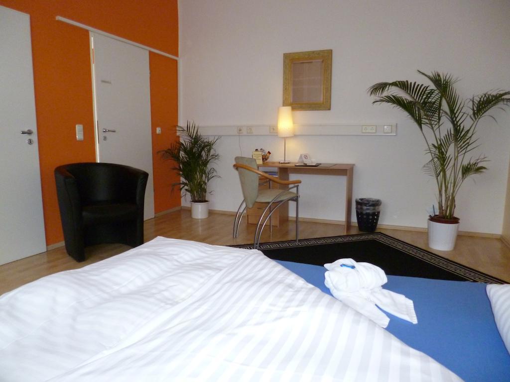 Hotel Restaurant Marbella 민덴 객실 사진